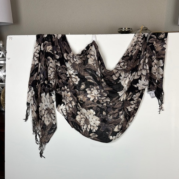 ISAAC MIZRAHI LIVE SCARF WRAP SHAWL NWOT BROWN BLACK BEIGE WITH FRINGE  FLORAL - Picture 2 of 7